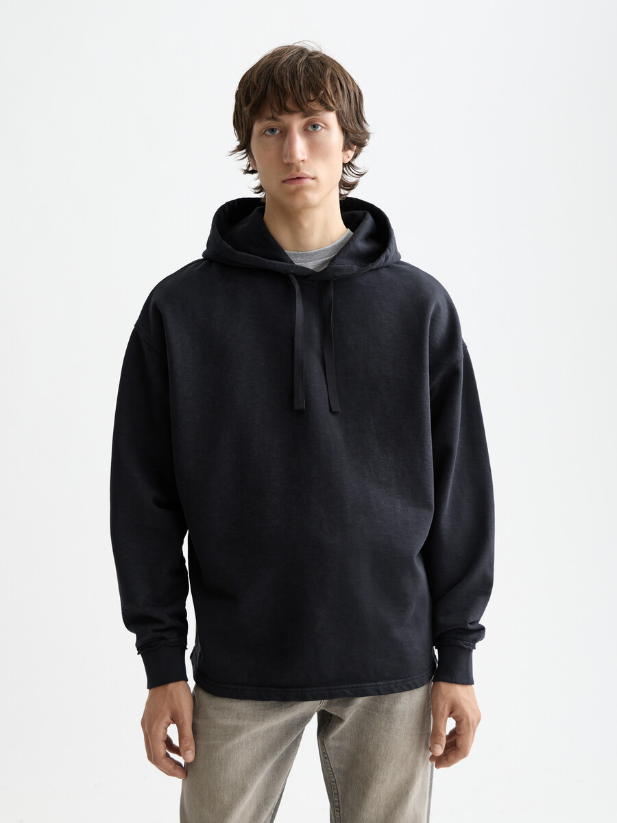 essentials – hoodie mit gesticktem logo