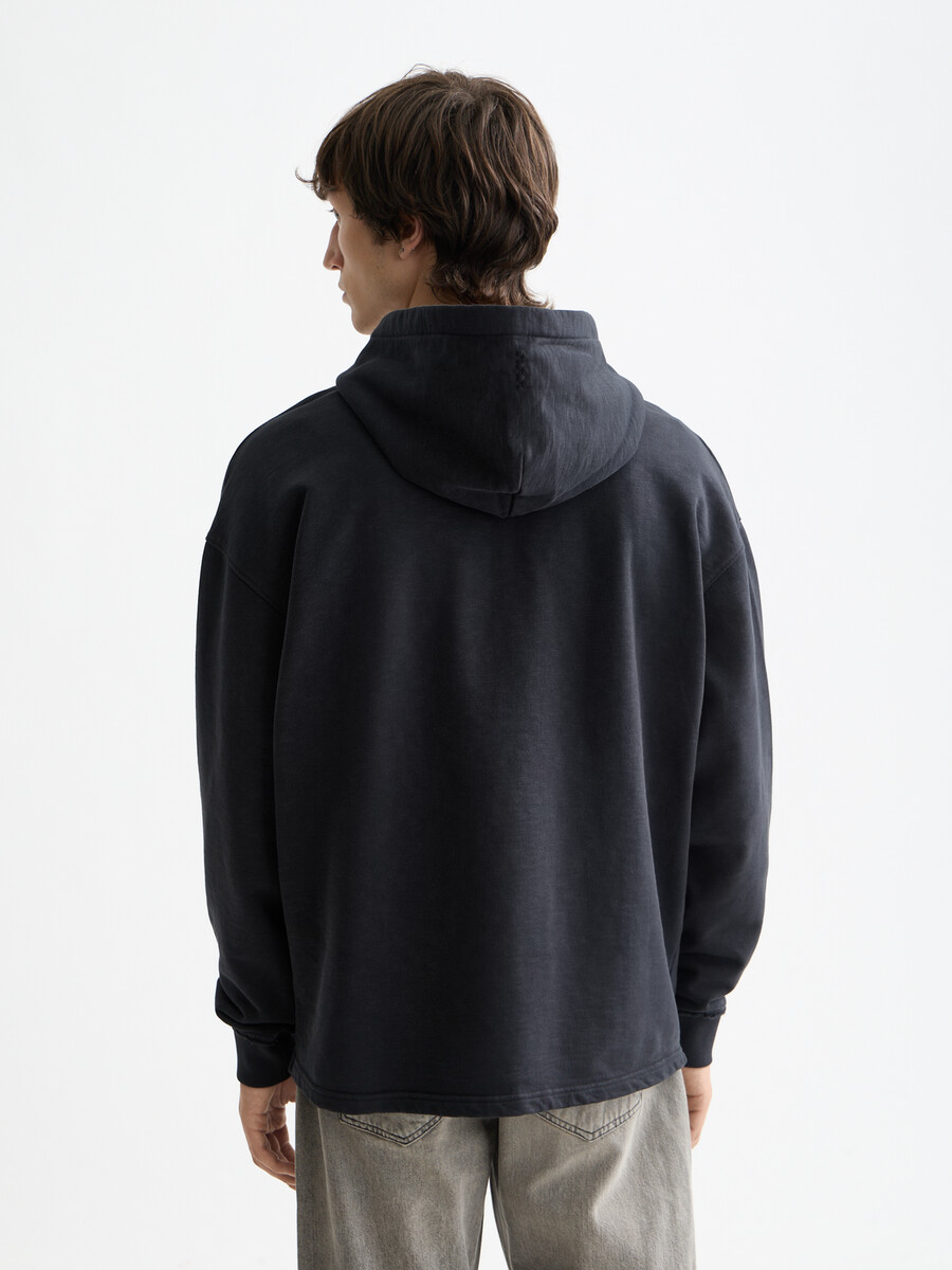 essentials – hoodie mit gesticktem logo