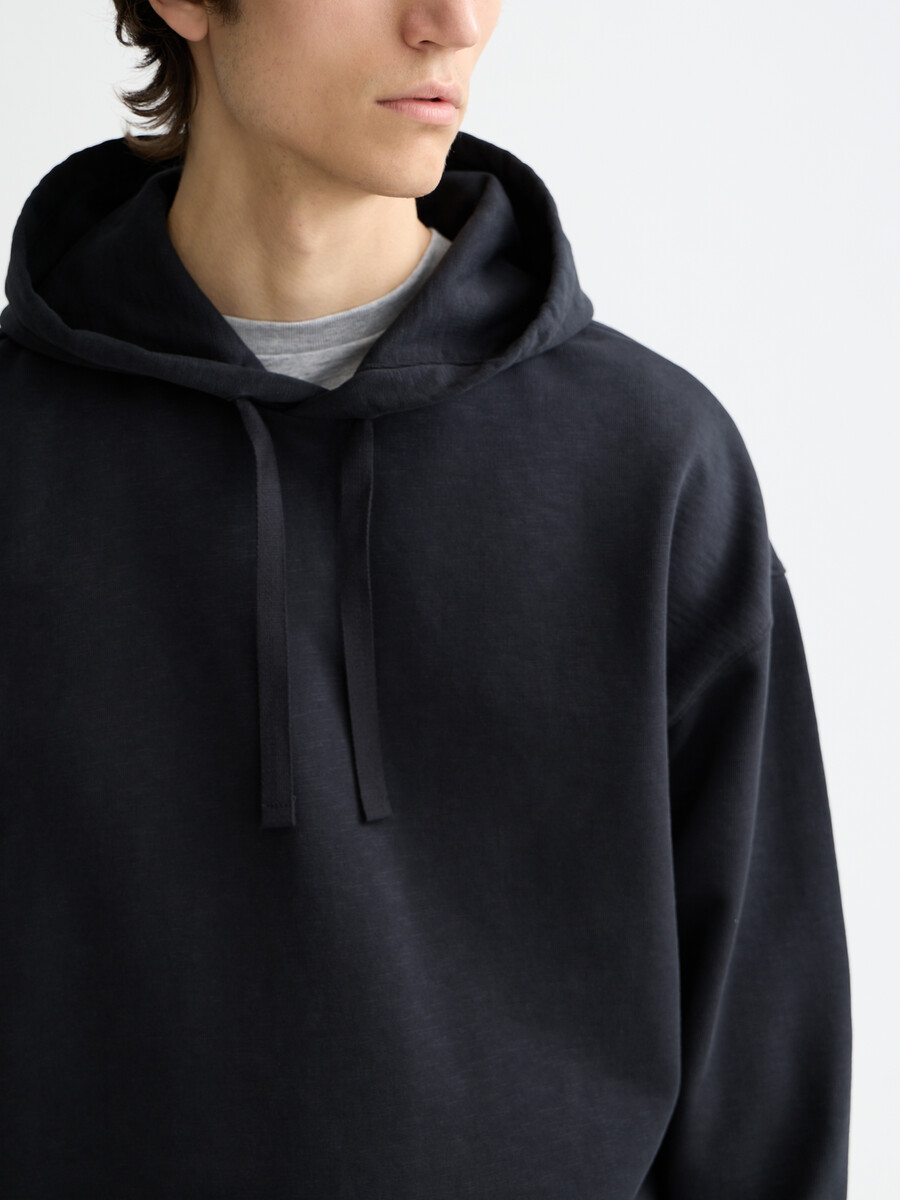essentials – hoodie mit gesticktem logo