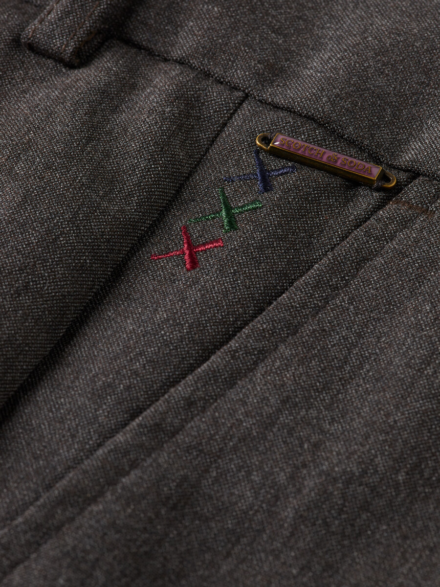 chino mit taschendetails weite passform melange-chino