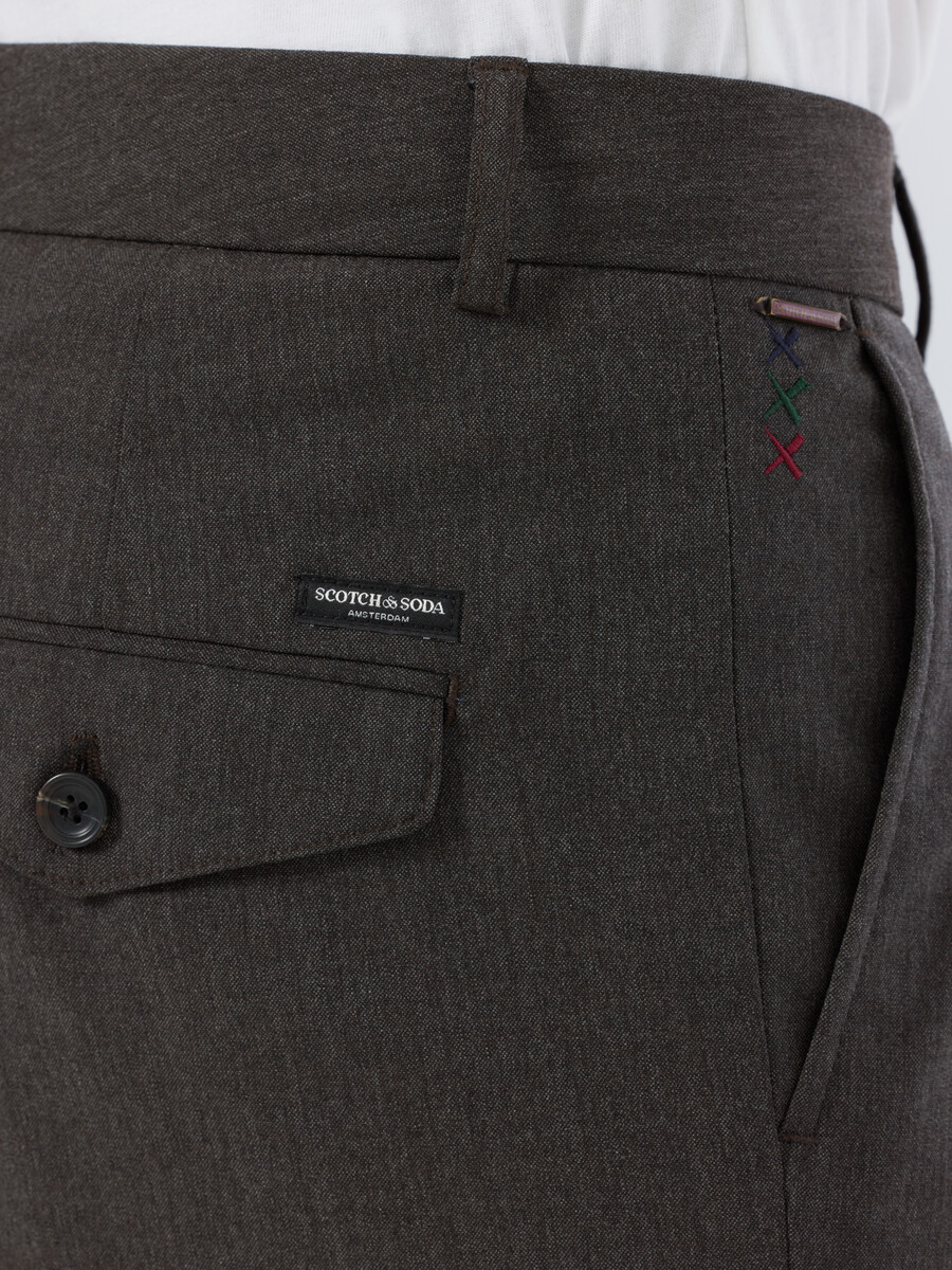 chino mit taschendetails weite passform melange-chino