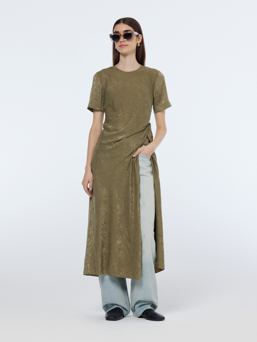 midi-wickelkleid aus crushed-satin