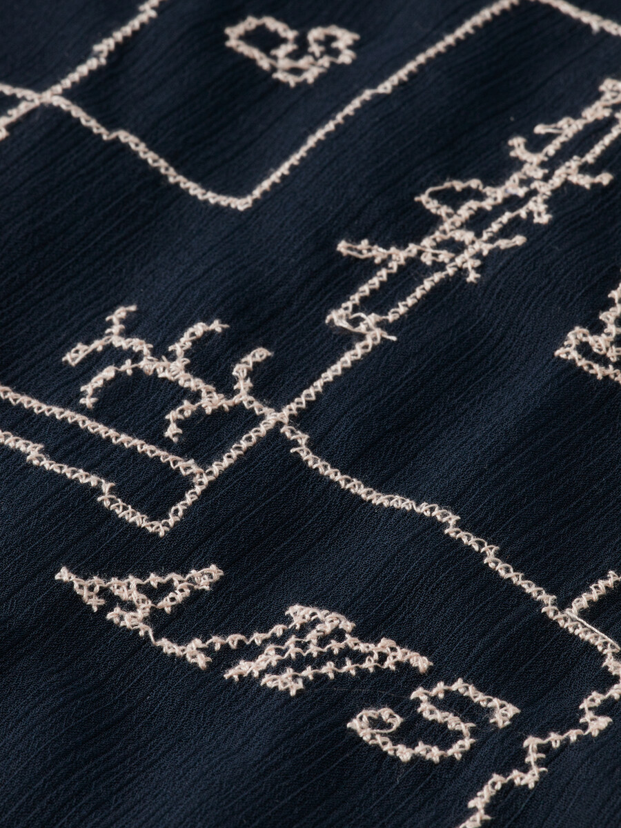 midikleid mit kreuzstichstickerei