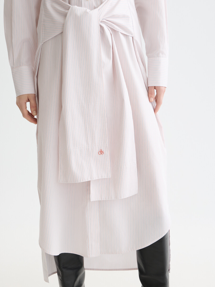 hemdblusenkleid mit lockerer passform und krawattenverschluss