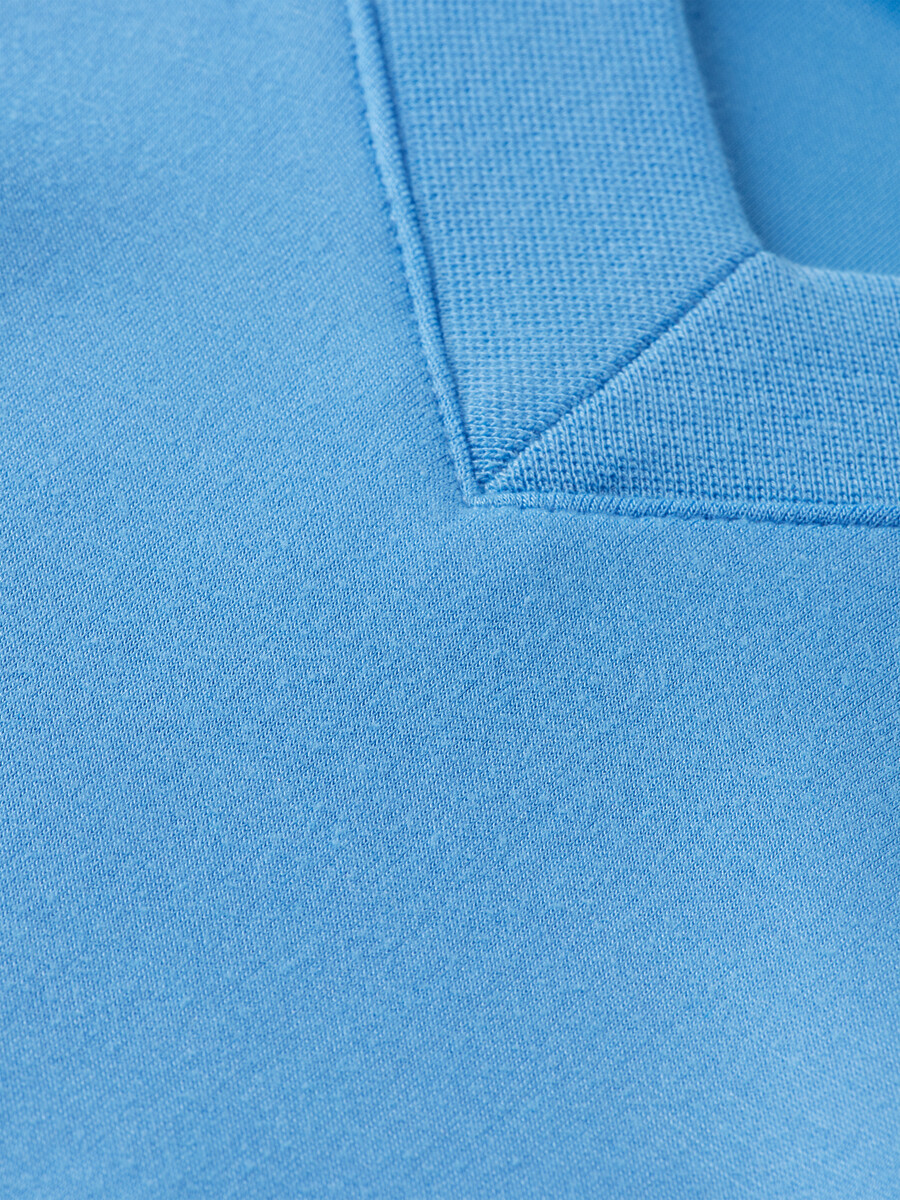 modal-sweatshirt mit v-ausschnitt
