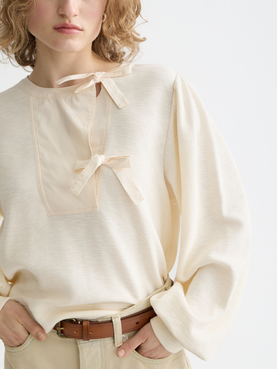 sweatshirt mit offenem halsausschnitt und gewebter knopfleiste