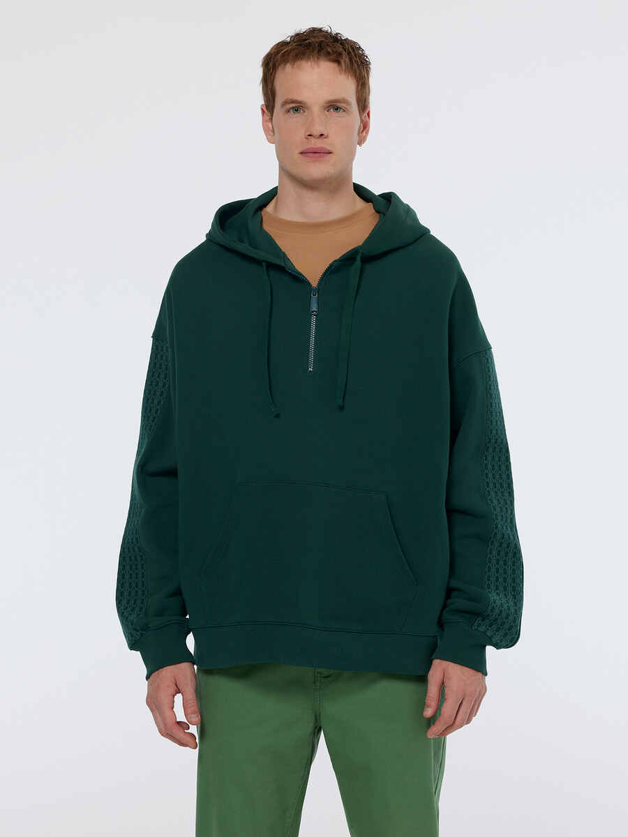 hoodie mit rippstrick-einsatz halbem reißverschluss und lockerer passform sowie auffälligem design