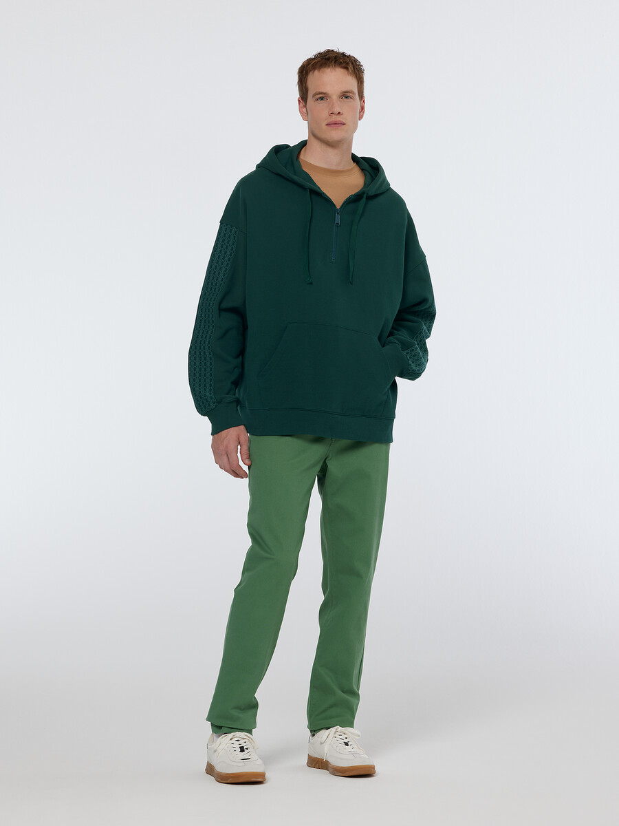 hoodie mit rippstrick-einsatz halbem reißverschluss und lockerer passform sowie auffälligem design