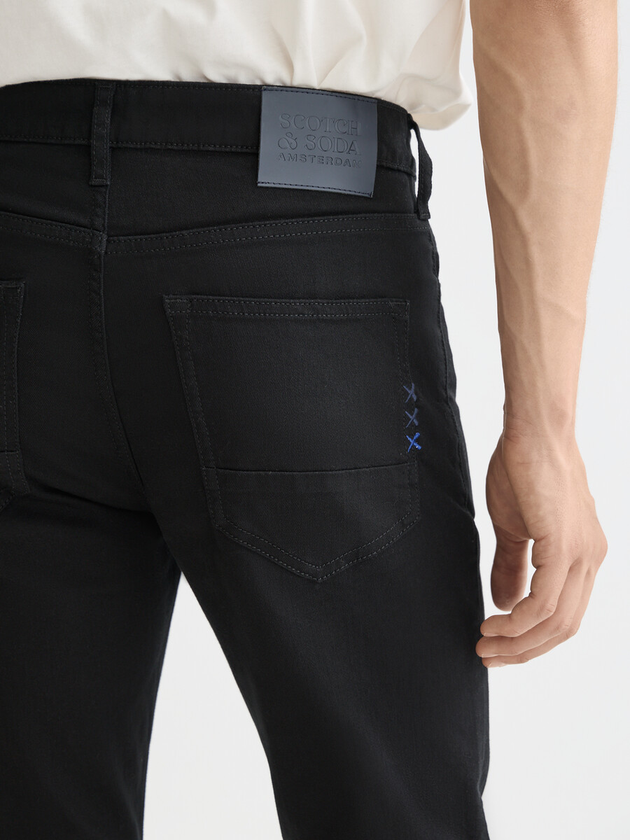 essentials — skim skinny jeans stay black