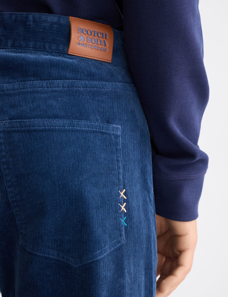 die zee straight jeans aus farbigem cord