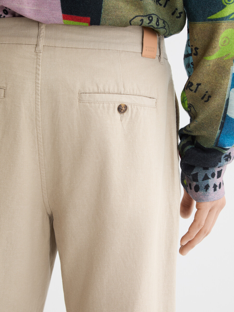 otis – chino mit geradem schnitt aus baumwoll-leinen-twill in entspannter passform