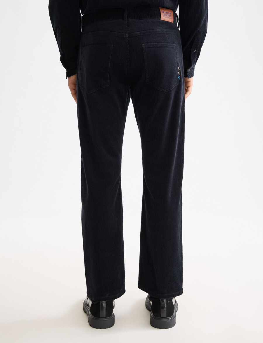 die zee-straight-pants aus farbigem cord