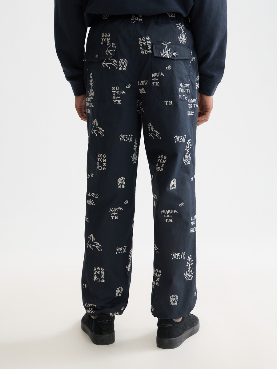bestickte chino aus baumwollmischgewebe mit geradem schnitt und entspannter passform