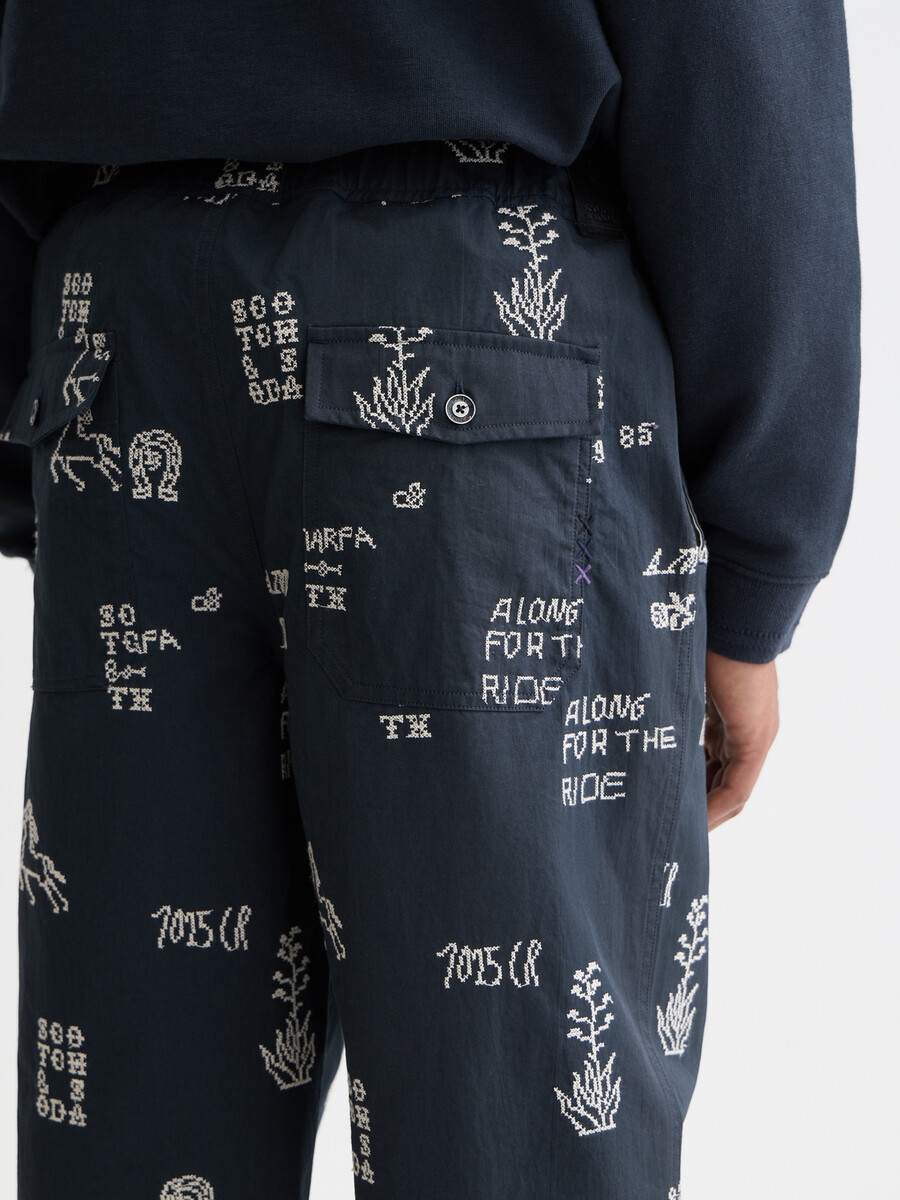bestickte chino aus baumwollmischgewebe mit geradem schnitt und entspannter passform