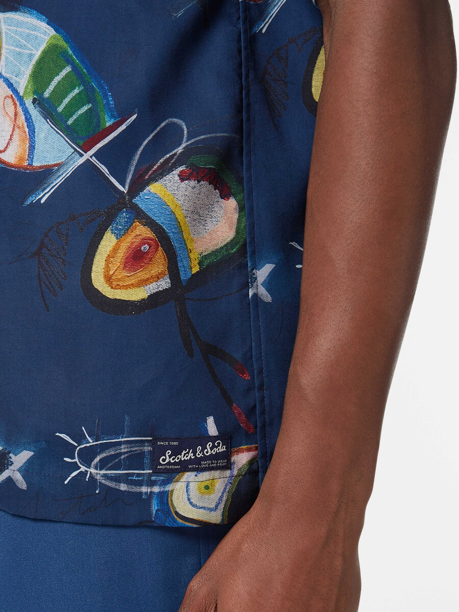abstract island kurzarm-tencel-hemd mit lockerer passform