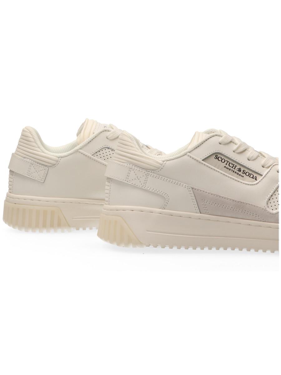 neue cup-sneaker