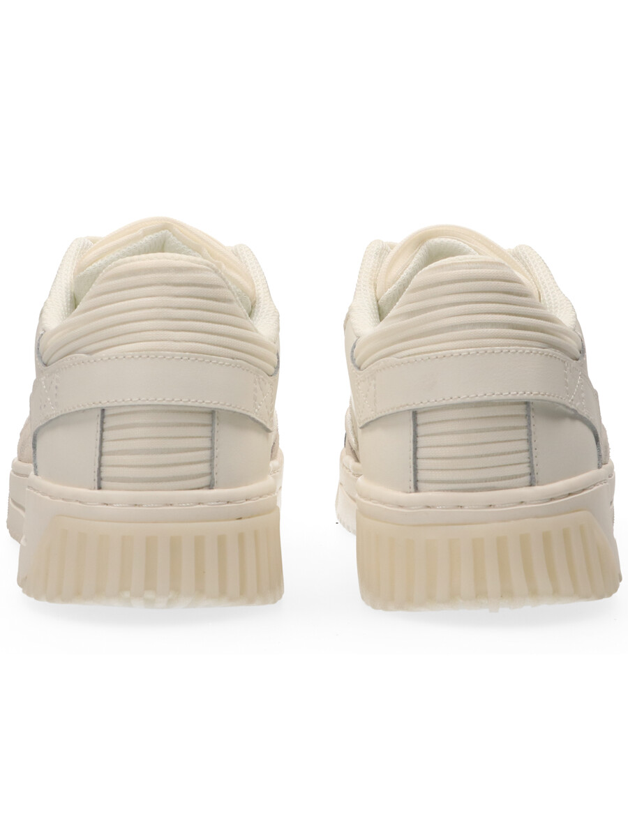 neue cup-sneaker