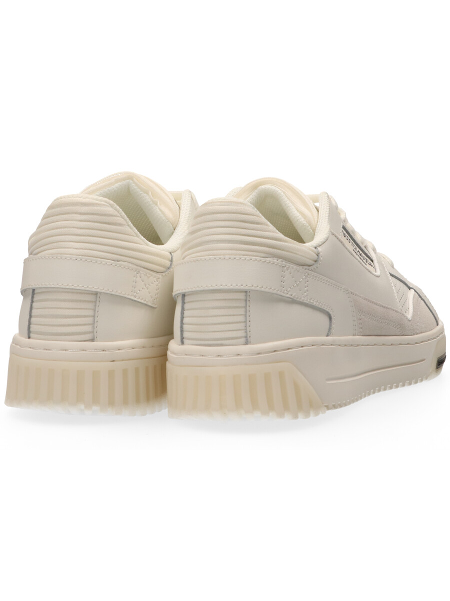 neue cup-sneaker