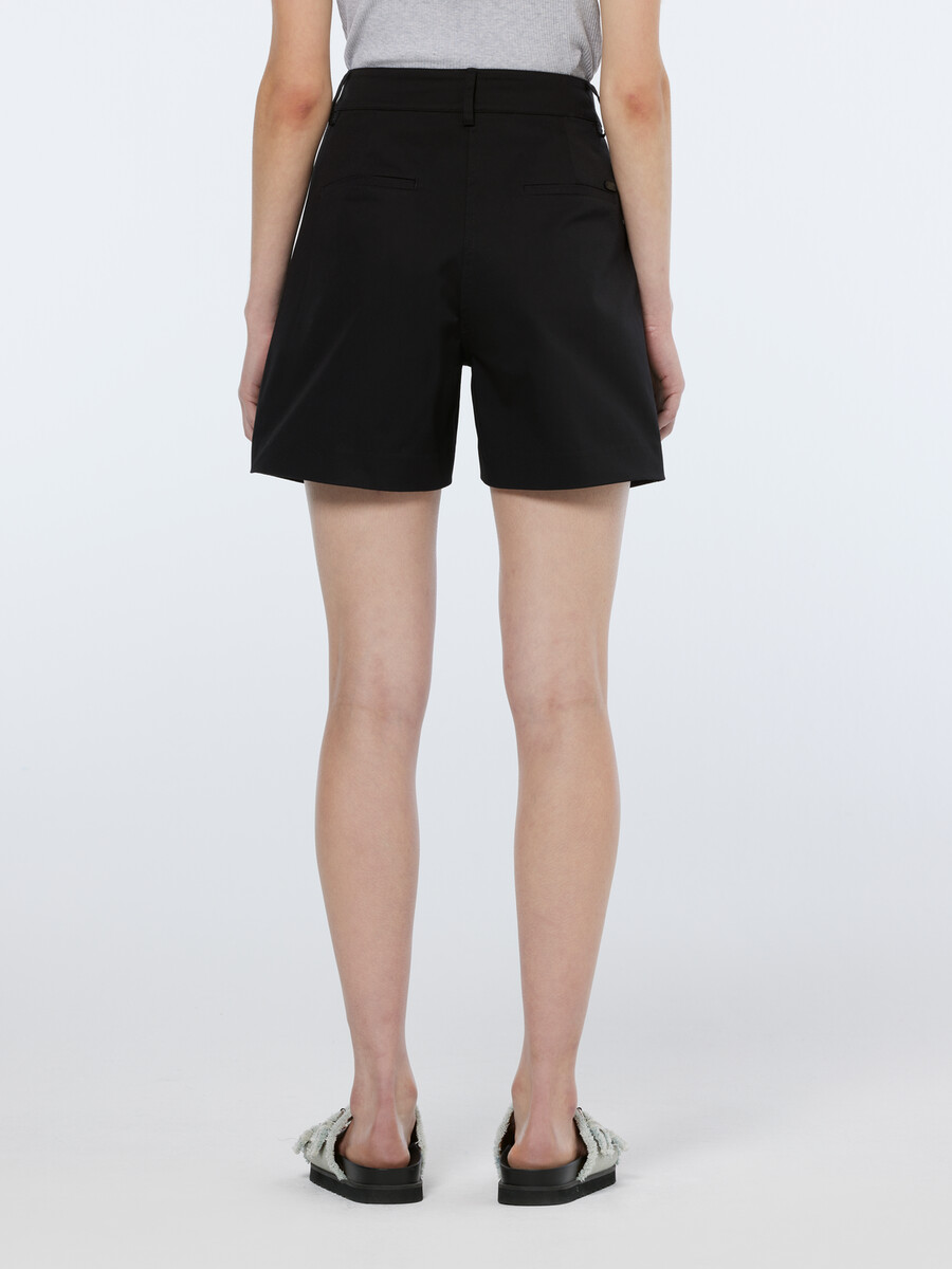 essentials — abbott chino short