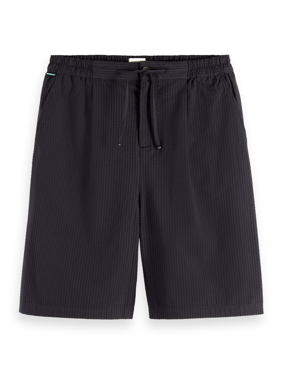 locker geschnittene plissierte bermuda-shorts aus seersucker