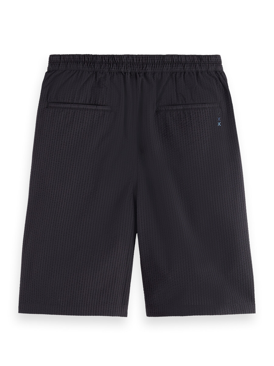 locker geschnittene plissierte bermuda-shorts aus seersucker