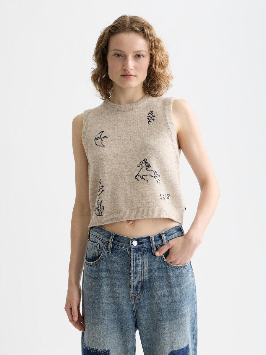 besticktes stricktop mit rundhalsausschnitt