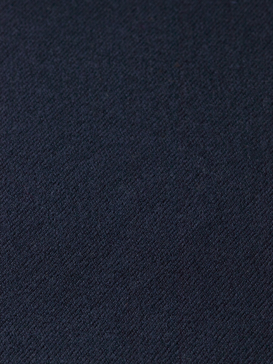 essentials — pullover mit überschnittenen schultern und stehkragen