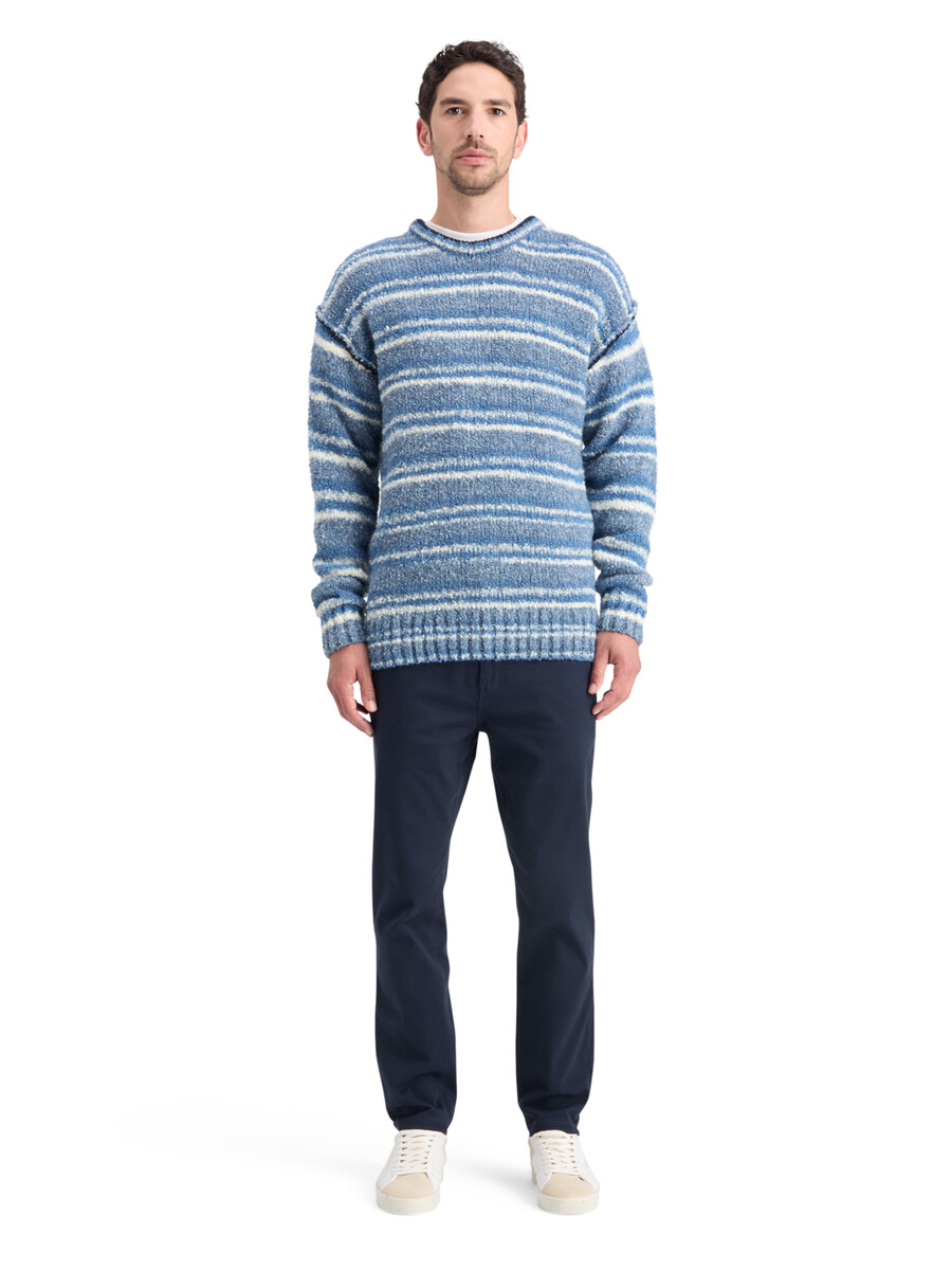 bouclé-pullover mit überschnittenen schultern