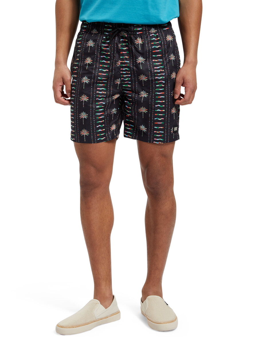 mittellange badeshorts mit allover-print