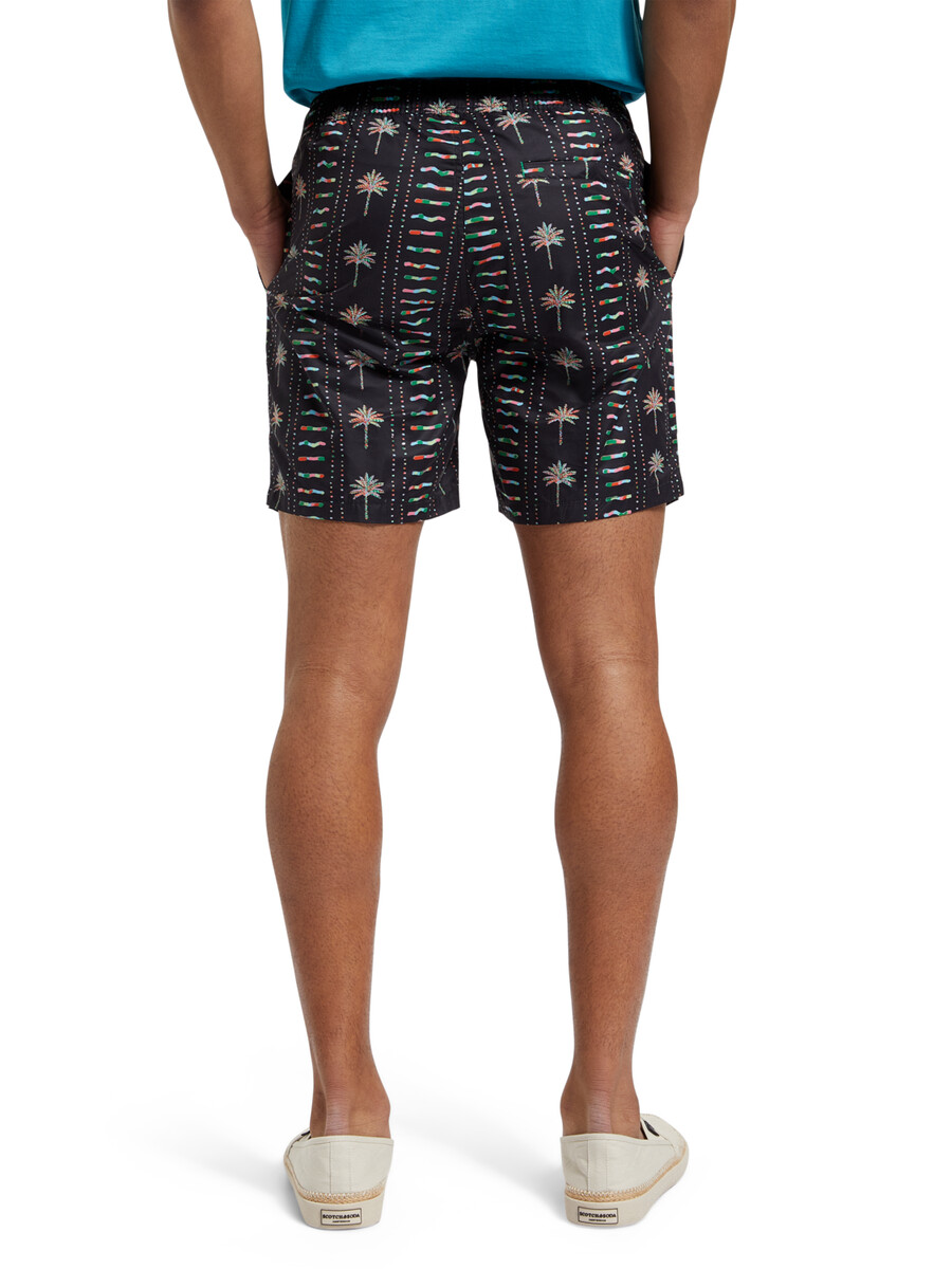 mittellange badeshorts mit allover-print