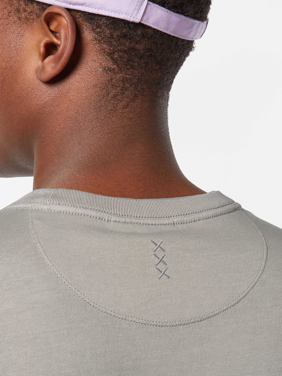 lässiges stückgefärbtes t-shirt