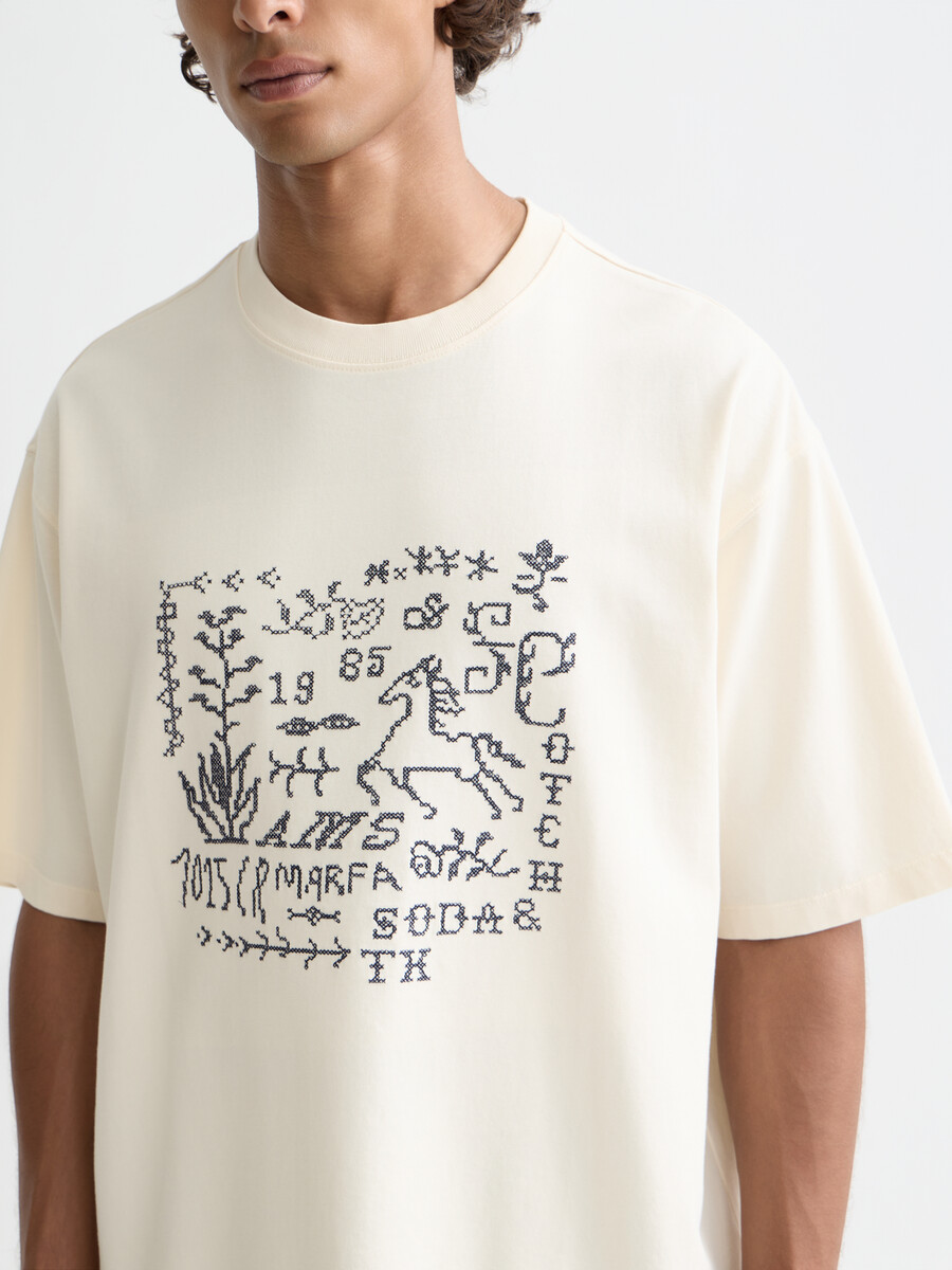 locker geschnittenes t-shirt mit kreuzstich-frontmotiv