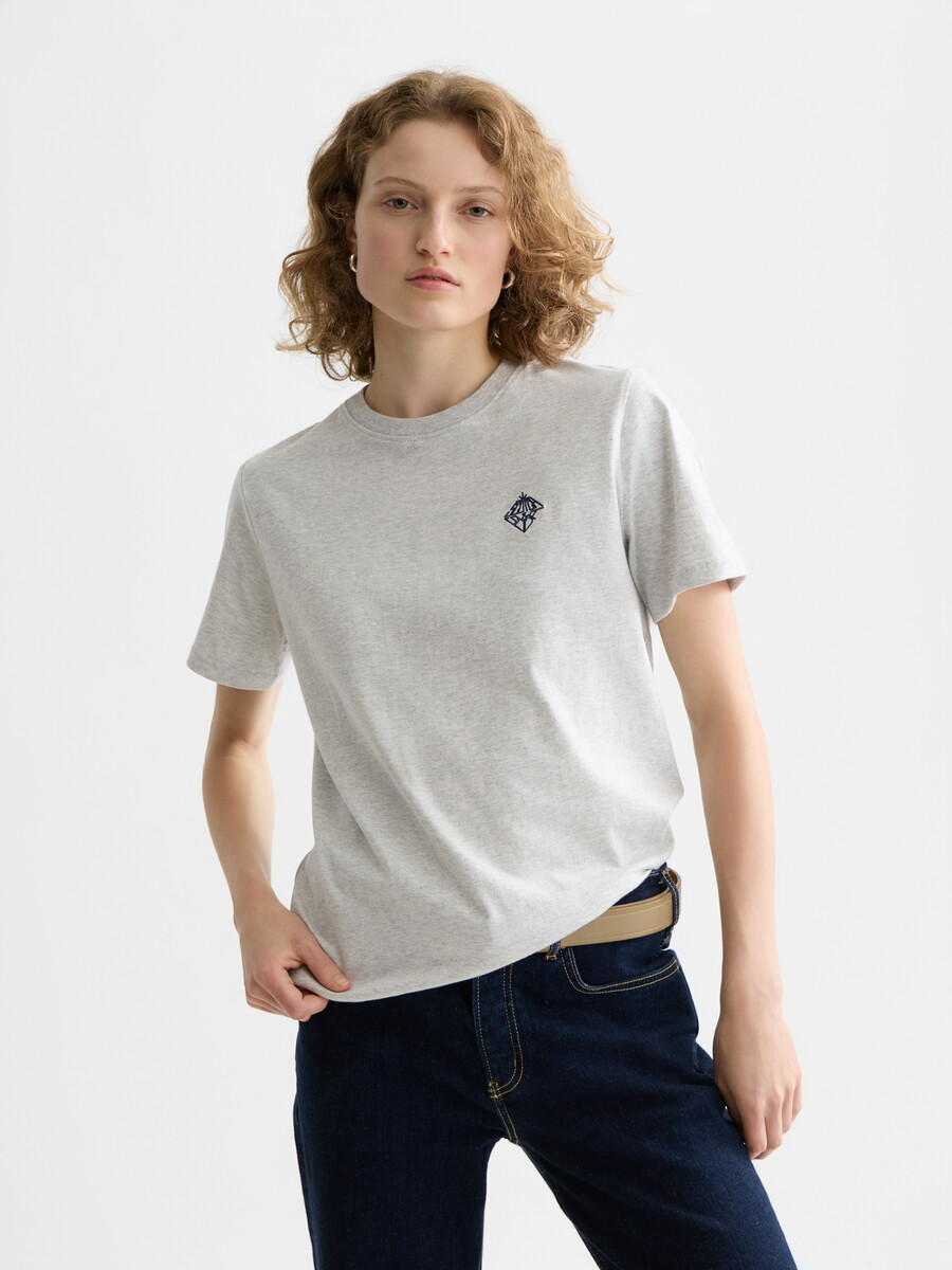 normal geschnittenes t-shirt mit brustmotiv