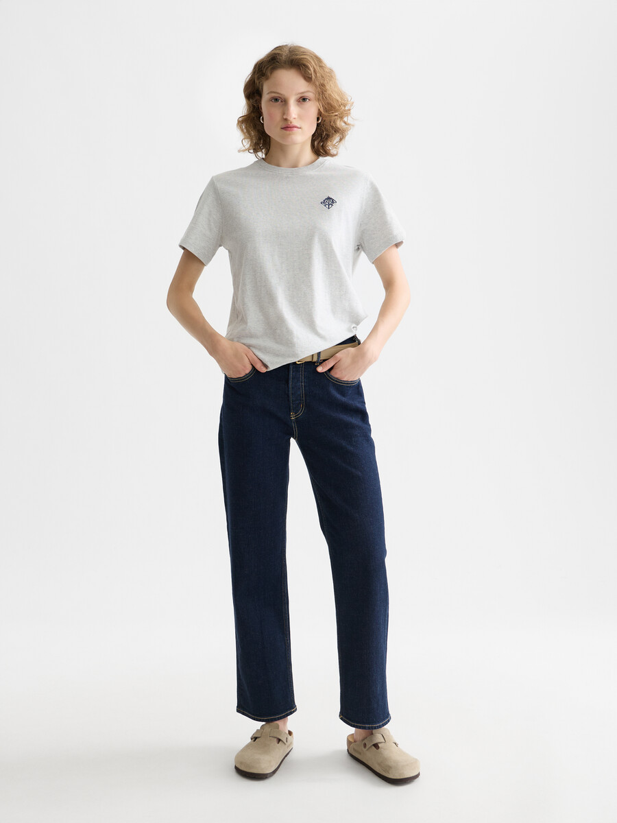 normal geschnittenes t-shirt mit brustmotiv
