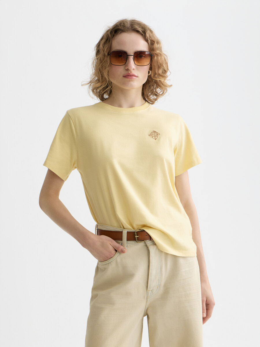 normal geschnittenes t-shirt mit brustmotiv