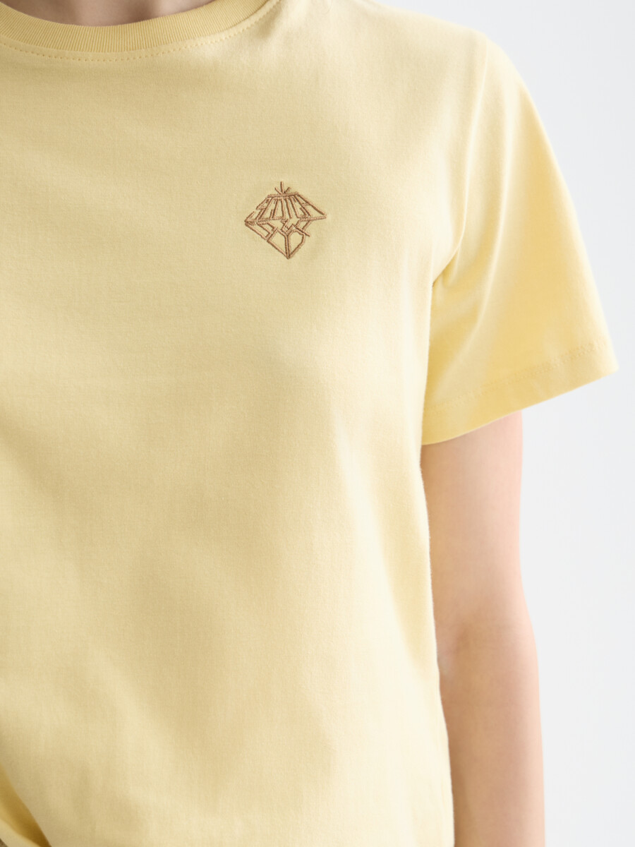 normal geschnittenes t-shirt mit brustmotiv