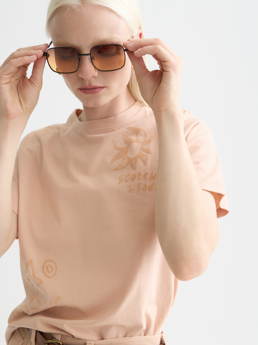 normal geschnittenes t-shirt mit flockdruck