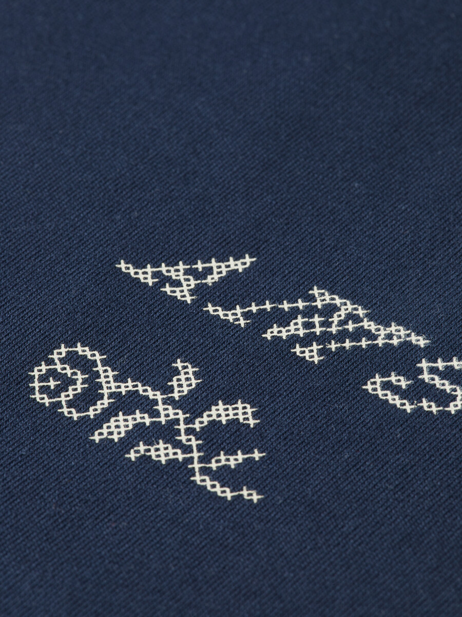 bedrucktes t-shirt in regulärer passform